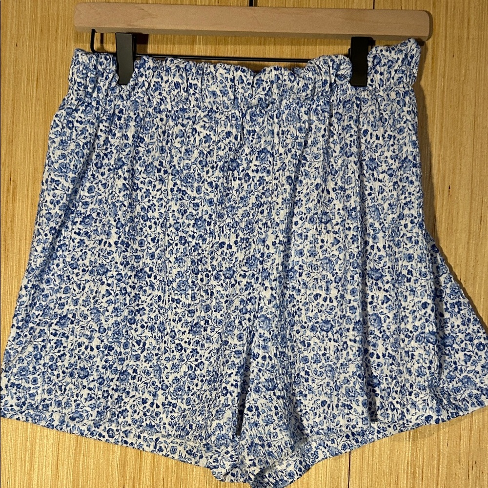 H&M White and Blue Floral High Waist Shorts